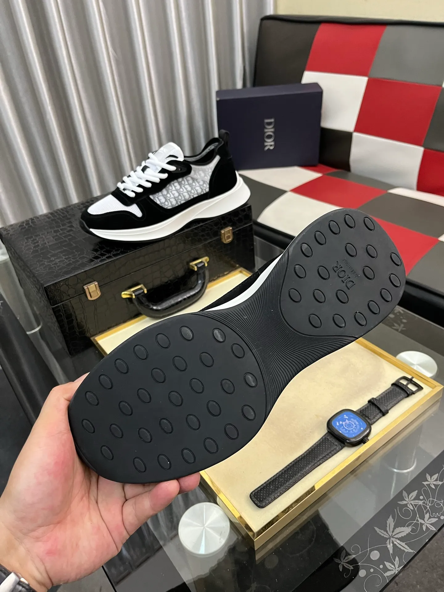 Men's shoes💰: 360⌚️⌚️[Dior] Dior's new men's genuine leather casual shoes, the highest version on the market, any comparison is welcome🆚! The original leather has excellent texture and is super high-end! Fetal sheep net lining imported from Italy, removable pad! Luxurious materials and fine workmanship, highly recommended! Code number: 38-444️⃣Colors available